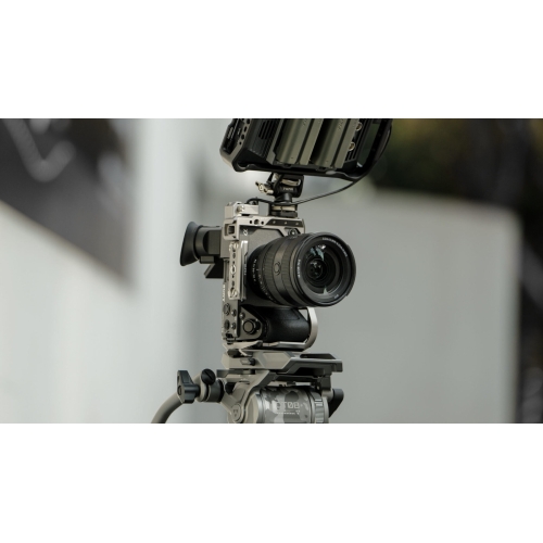 Khung bảo vệ máy ảnh dành cho bộ sản phẩm cơ bản Sony FX2