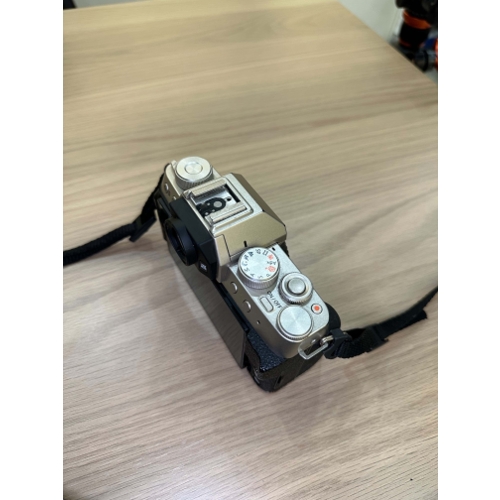 FUJIFILM X-T200 Body Hàng 2nd cũ ( còn mới 95%)